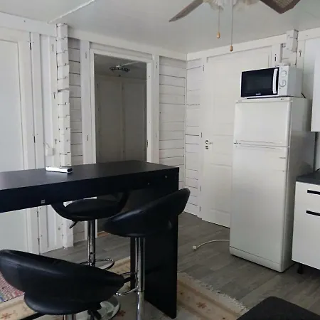 مكان تخييم Pirttiniemen Lomakylae Muurasjärvi