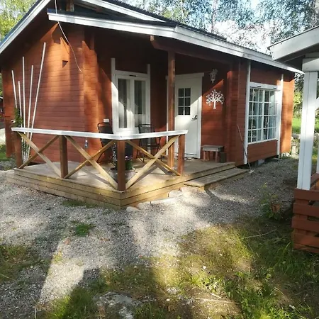 مكان تخييم Pirttiniemen Lomakylae Muurasjärvi